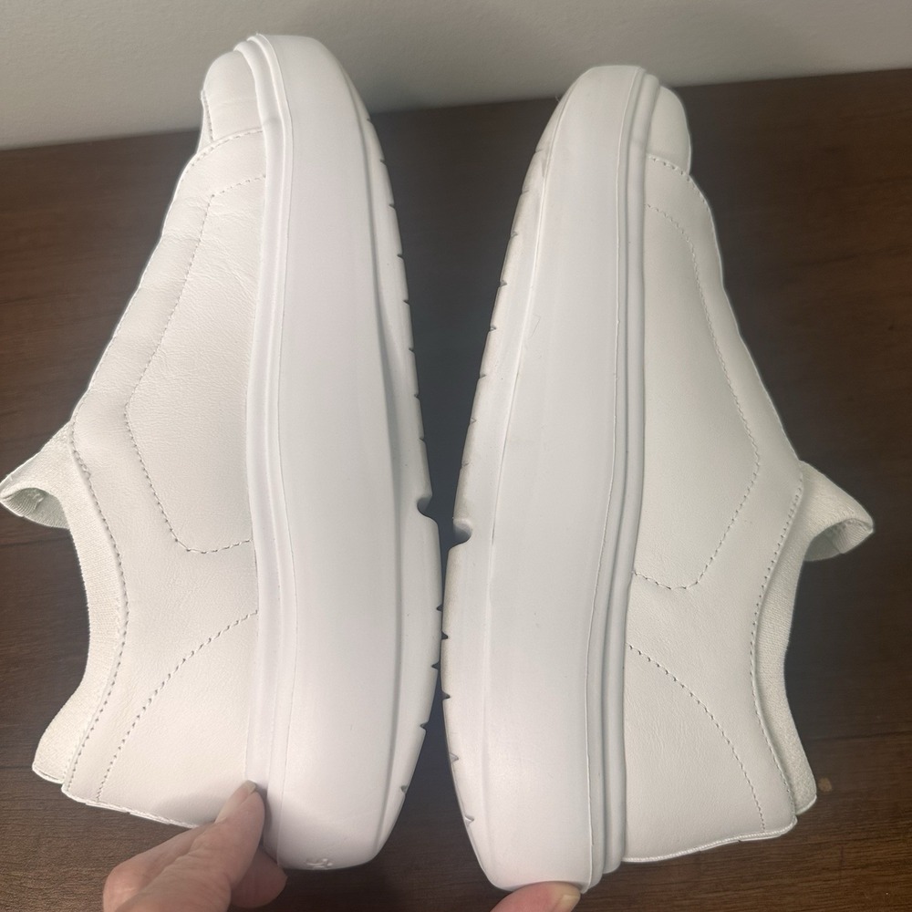 OOFOS Women Club+ Leather Slip-On Recovery Shoes Sneakers 9 White Comfort Laces - Picture 5 of 8